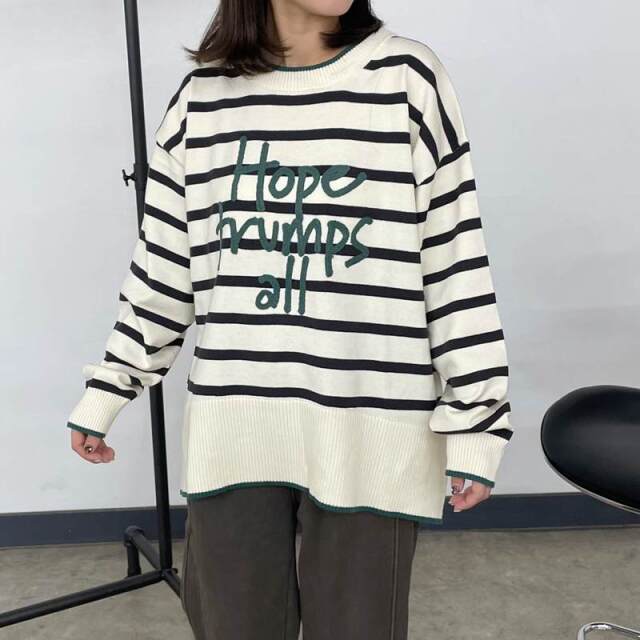 ロゴ刺繍プルオーバー