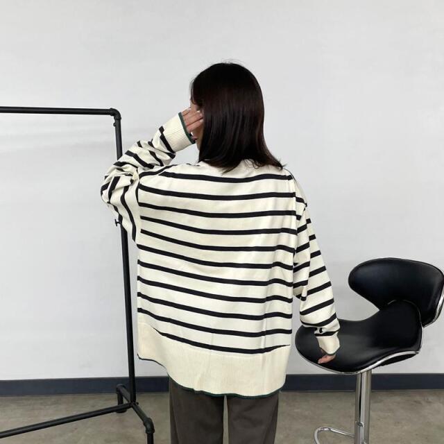 ロゴ刺繍プルオーバー