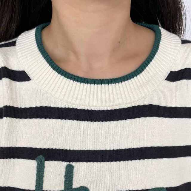 ロゴ刺繍プルオーバー