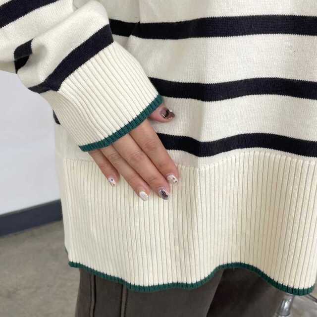 ロゴ刺繍プルオーバー