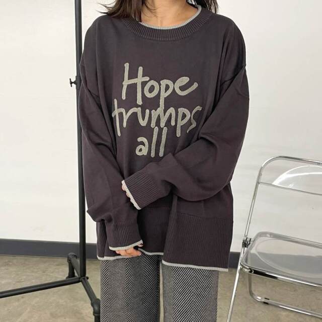 ロゴ刺繍プルオーバー