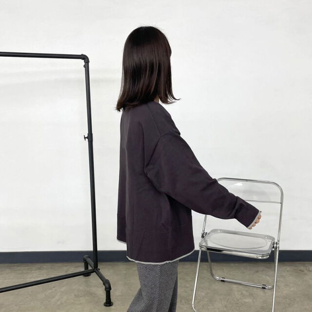 ロゴ刺繍プルオーバー