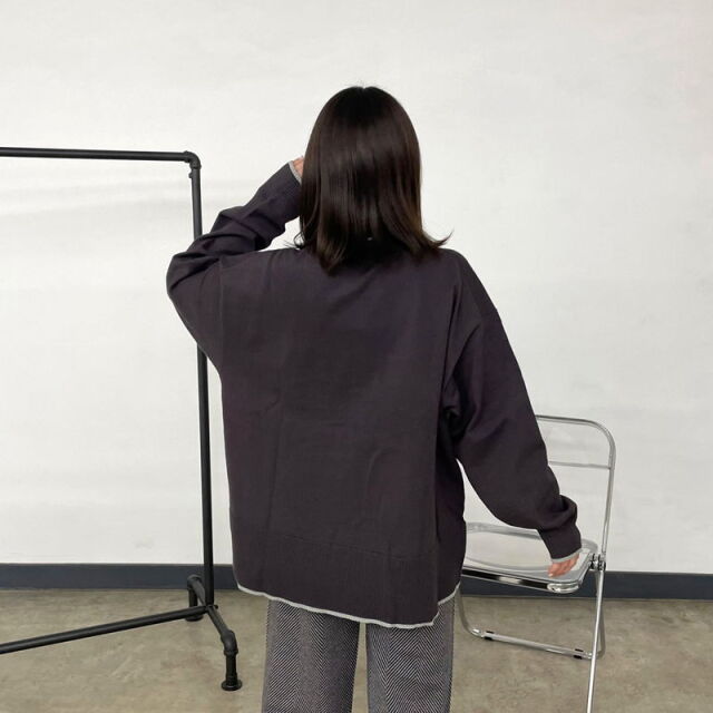 ロゴ刺繍プルオーバー