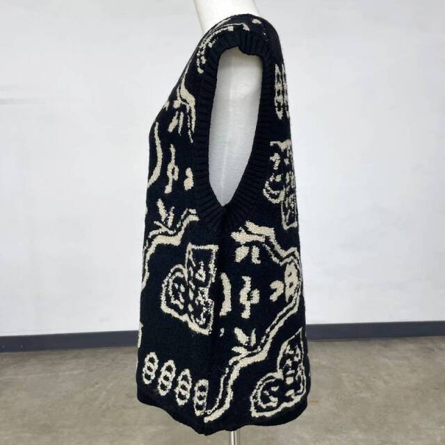 総柄ボタンベスト