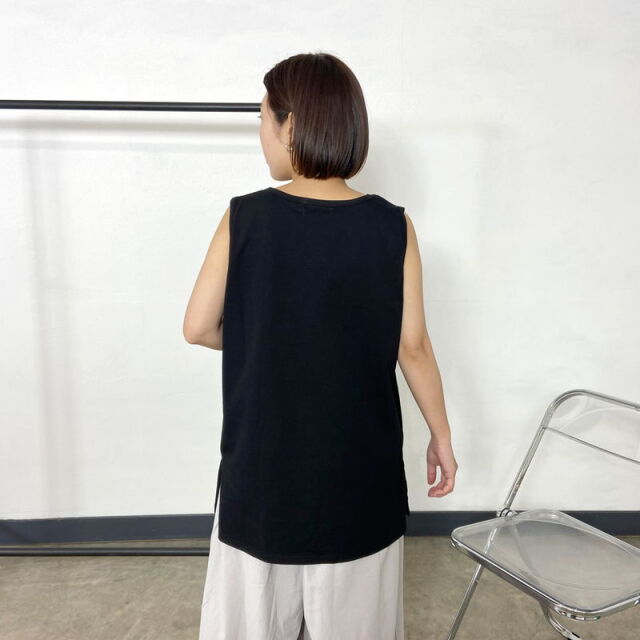サイドスリットタンクトップ