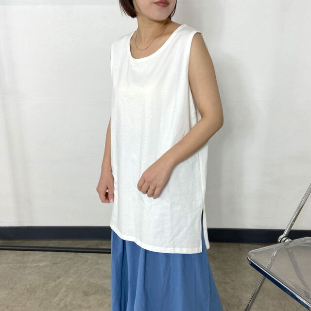 サイドスリットタンクトップ