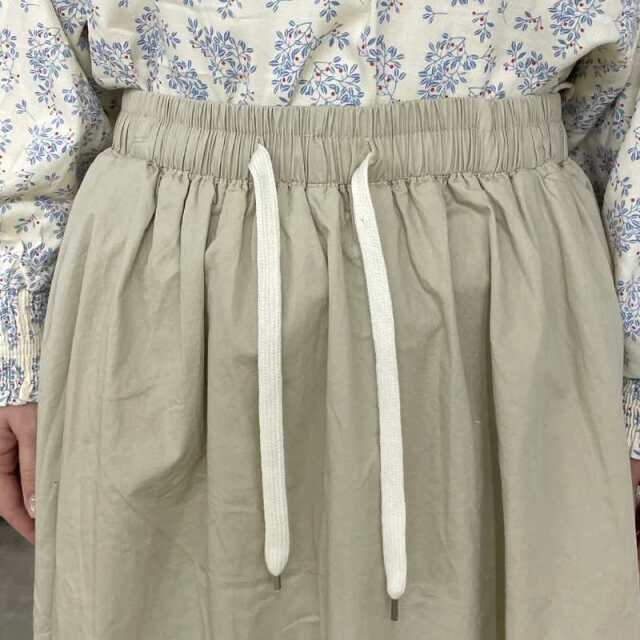 薄ツイル裾タックコクーンスカート
