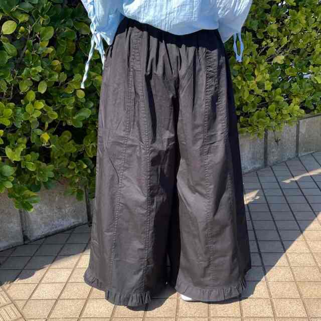 裾フリルツイルパンツ