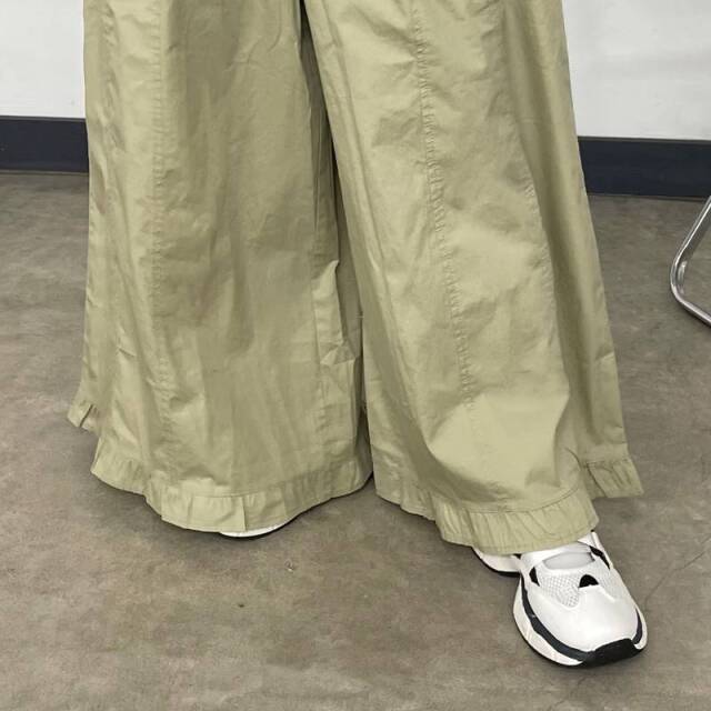 裾フリルツイルパンツ