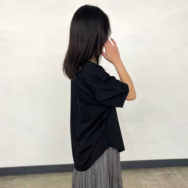 袖フリル花モチーフT