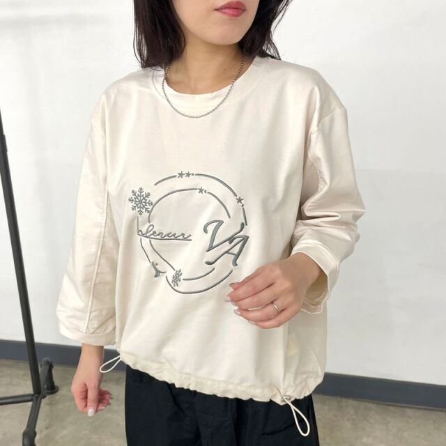 刺繍モチーフ切替プルオーバー