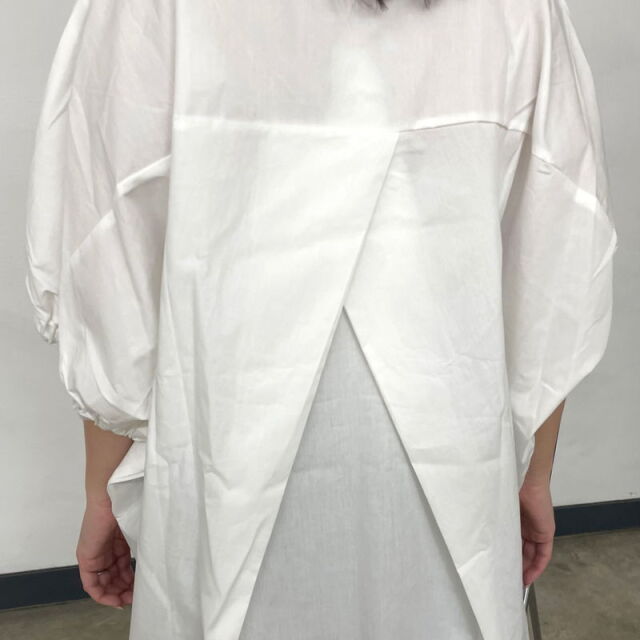 バック布帛切替プルオーバー