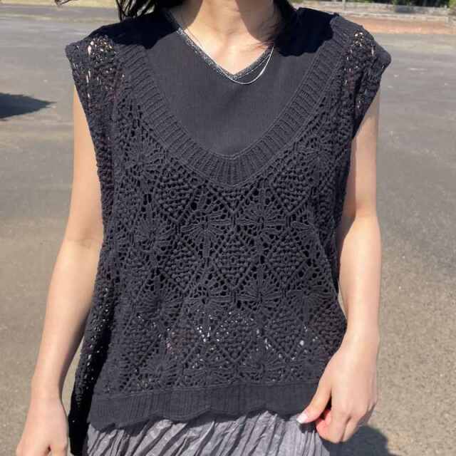 Ｖネッククロシェベスト