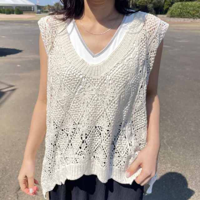 Ｖネッククロシェベスト