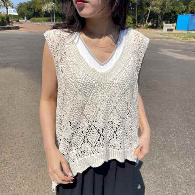Ｖネッククロシェベスト