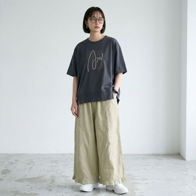 刺繍ロゴ貼付プルオーバー