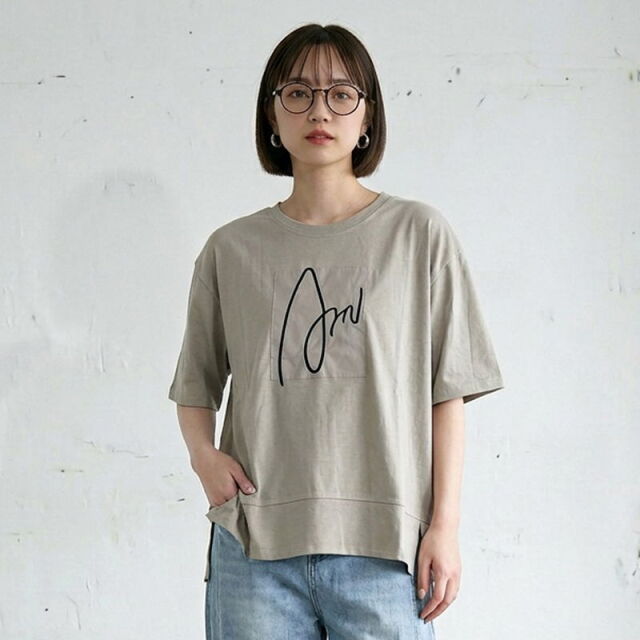 刺繍ロゴ貼付プルオーバー