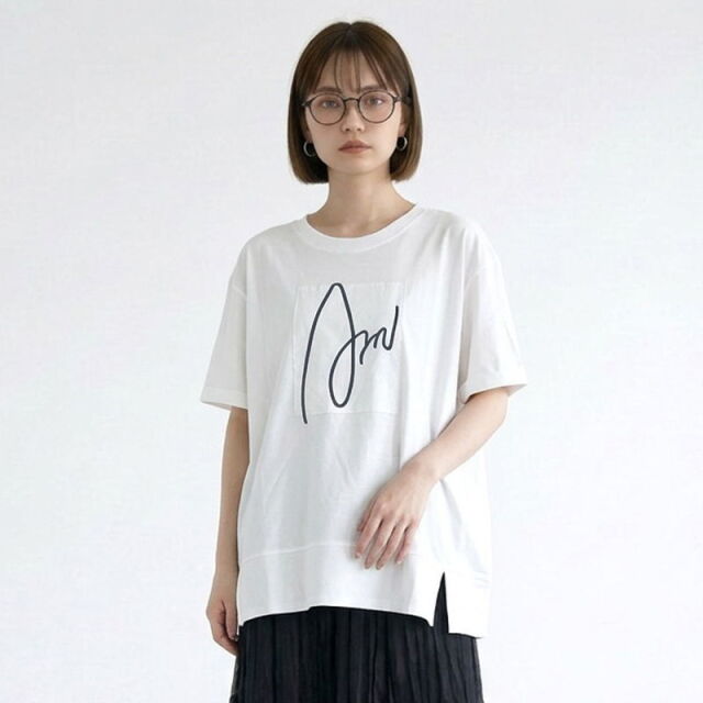 刺繍ロゴ貼付プルオーバー
