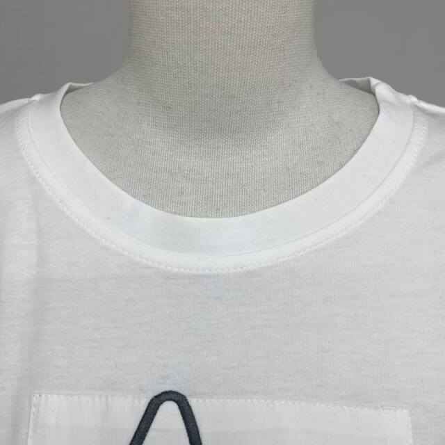 刺繍ロゴ貼付プルオーバー