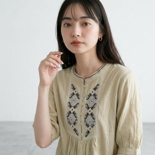 刺繍ブラウス