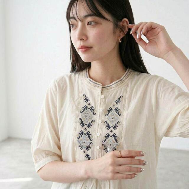 刺繍ブラウス