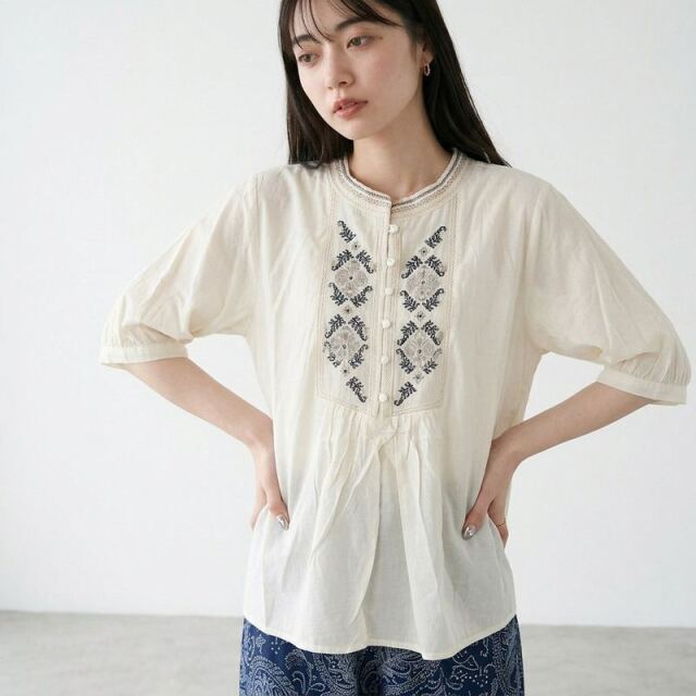 刺繍ブラウス