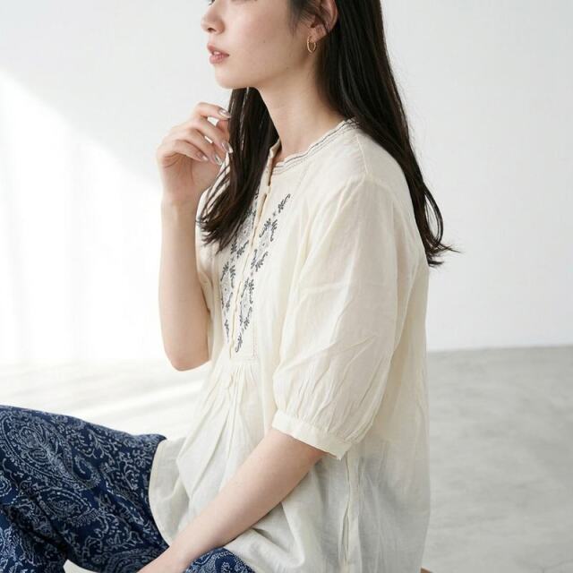 刺繍ブラウス