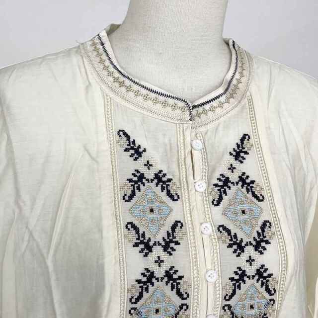 刺繍ブラウス