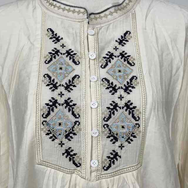 刺繍ブラウス