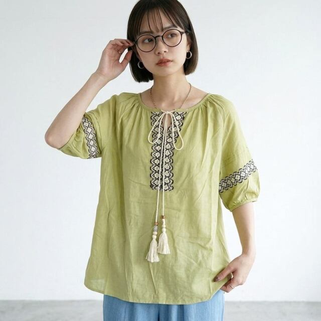 刺繍タッセルブラウス