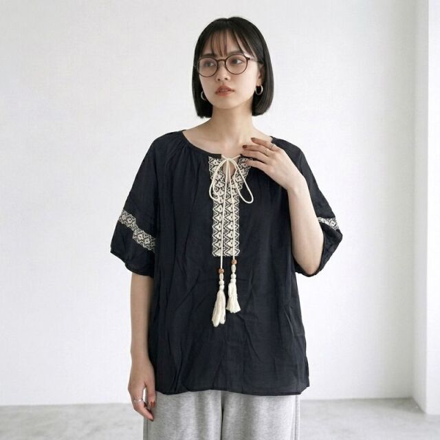 刺繍タッセルブラウス