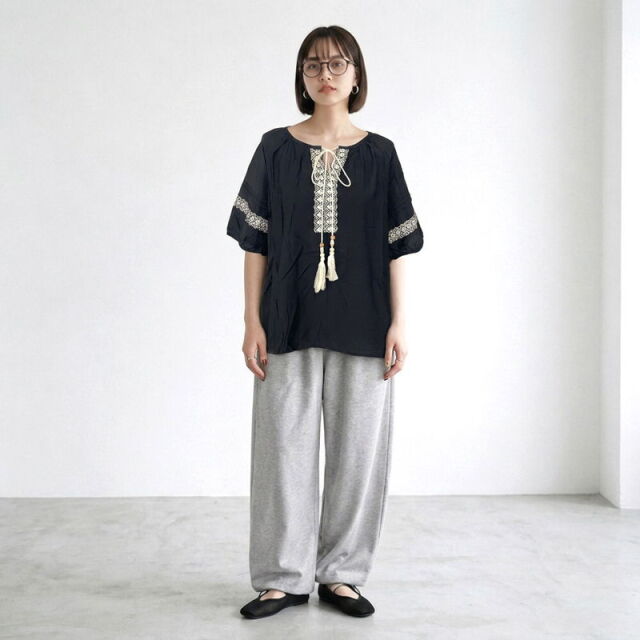 刺繍タッセルブラウス