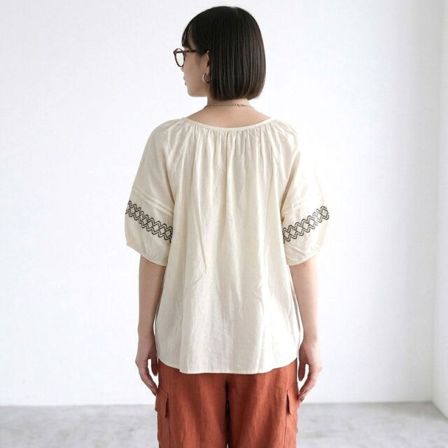 刺繍タッセルブラウス