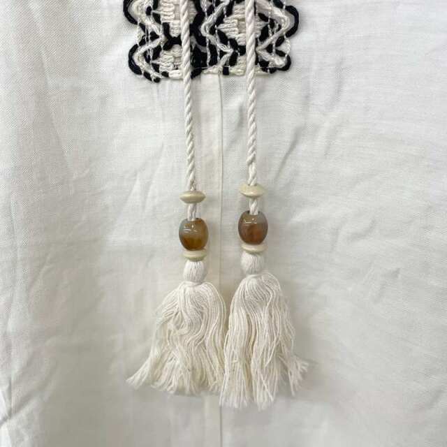 刺繍タッセルブラウス