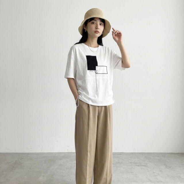 刺繍貼付ドロストプルオーバー