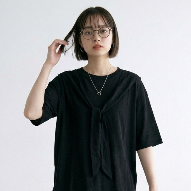 肩巻きデザインTシャツ