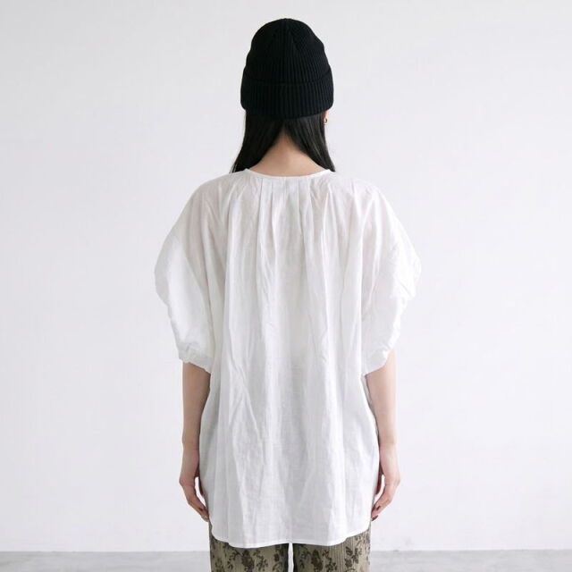 袖バルーンブラウス