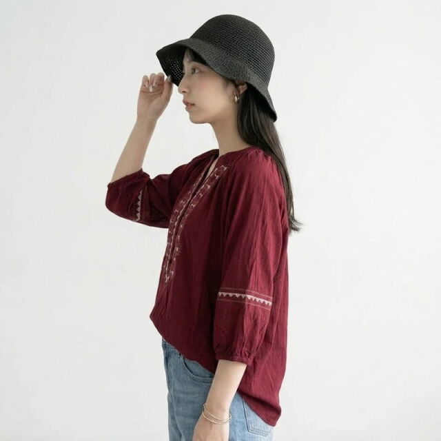 刺繍プルオーバー