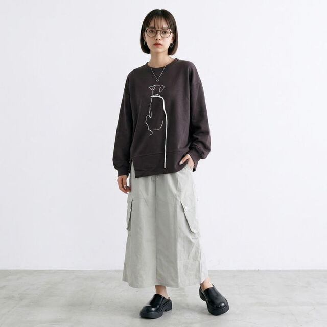 線ドッグ刺繍プルオーバー