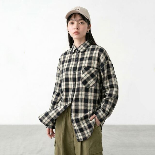 チェックシャツ