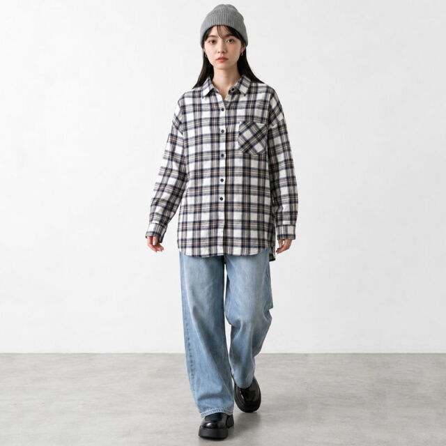 チェックシャツ