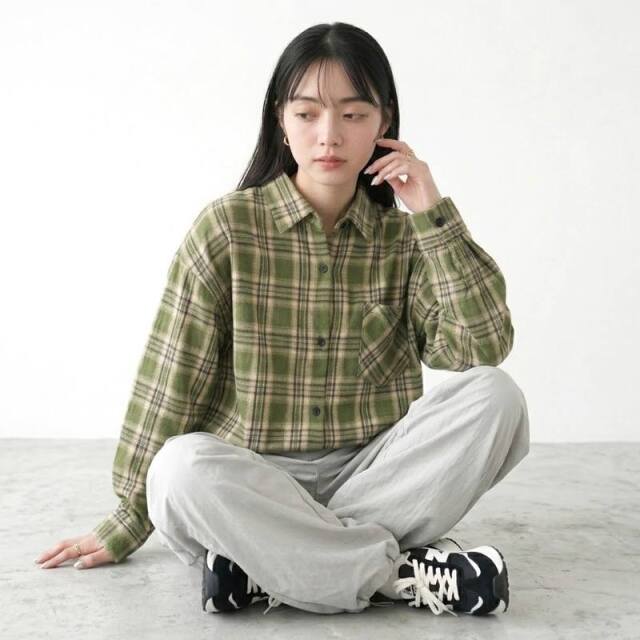 チェックシャツ