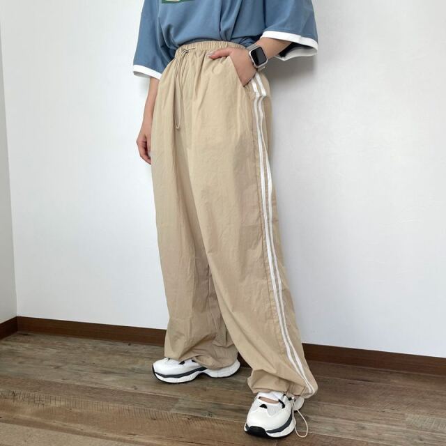 ナイロン風ラインパンツ