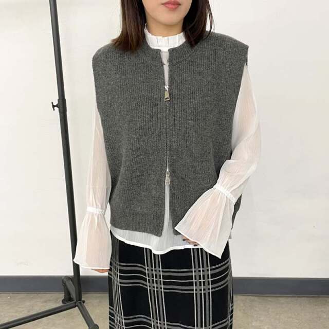 ノーカラーZIPベスト