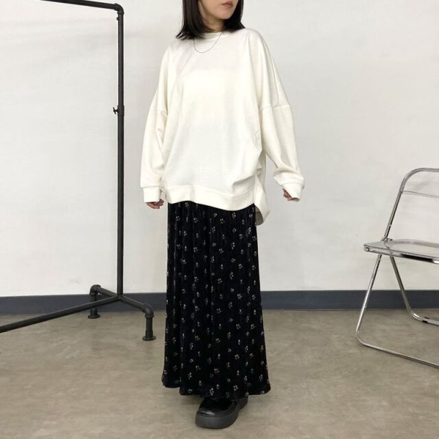 ベロア柄Iラインスカート