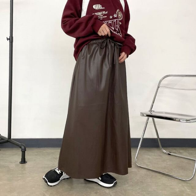 合成皮革フレアスカート