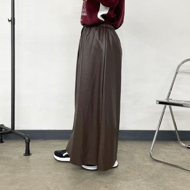 合成皮革フレアスカート
