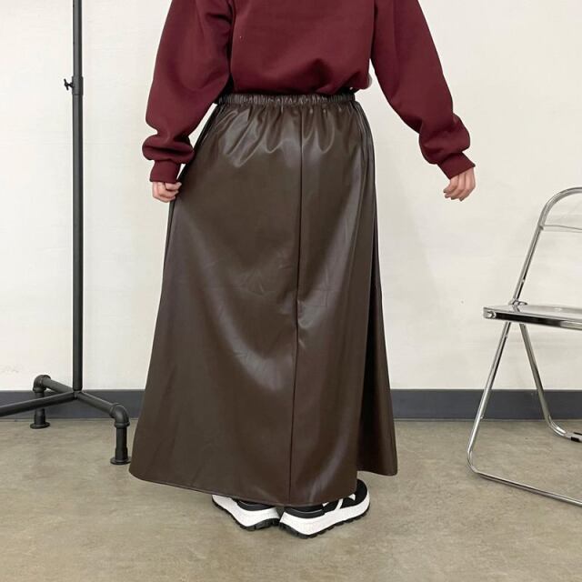 合成皮革フレアスカート
