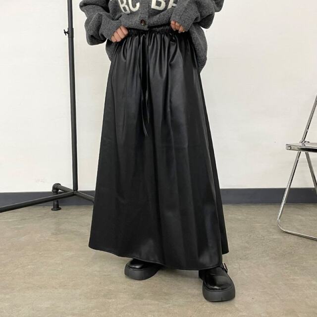 合成皮革フレアスカート