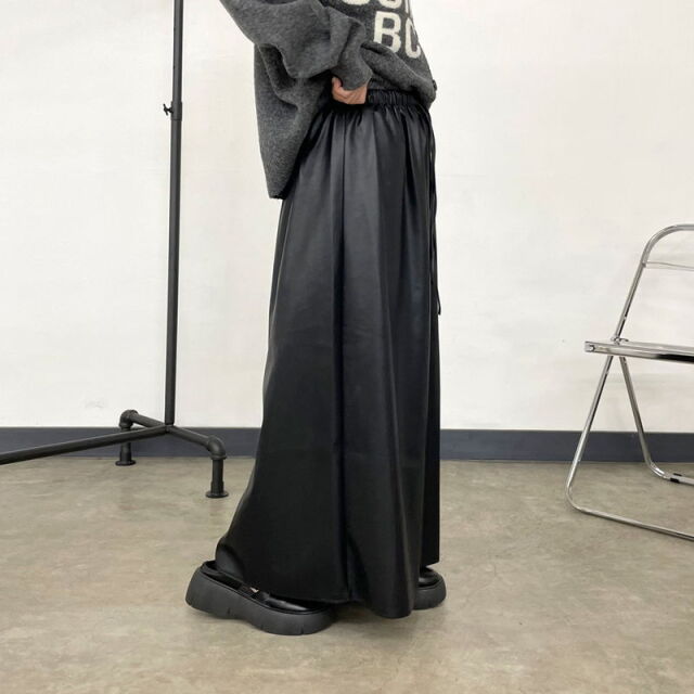 合成皮革フレアスカート